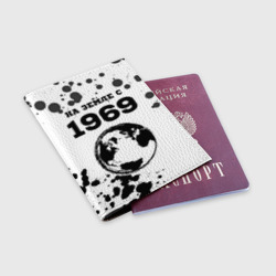 Обложка для паспорта матовая кожа На Земле с 1969-Краска - фото 2