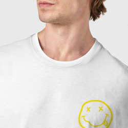 Футболка с принтом Nirvana Жёлтый смайл для мужчины, вид на модели спереди №4. Цвет основы: белый