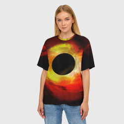 Женская футболка oversize 3D Черная дыра на красно-желтом фоне - фото 2