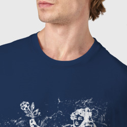 Футболка с принтом Девы винтаж для мужчины, вид на модели спереди №4. Цвет основы: темно-синий