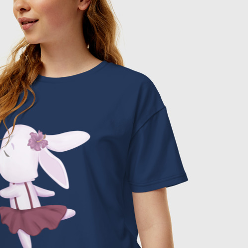 Женская футболка хлопок Oversize с принтом Милый Крольчонок Танцует, фото на моделе #1