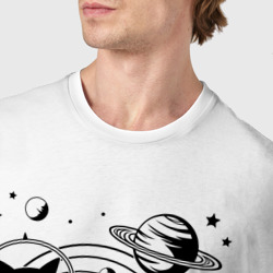 Футболка с принтом Коты пришельцы в космосе для мужчины, вид на модели спереди №4. Цвет основы: белый