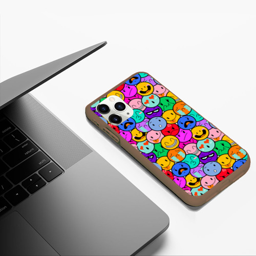 Чехол для iPhone 11 Pro Max матовый Sticker bombing смайлы маленькие, цвет коричневый - фото 5