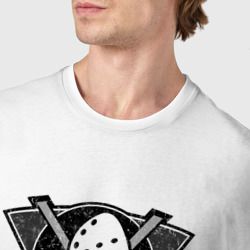 Футболка с принтом Anaheim Ducks Анахайм Дакс Серый для мужчины, вид на модели спереди №4. Цвет основы: белый