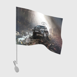 Флаг для автомобиля Toyota Land Cruiser 200 в пещере со скальными рисунками