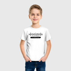 Футболка с принтом Horizon forbidden west - logo для ребенка, вид на модели спереди №2. Цвет основы: белый