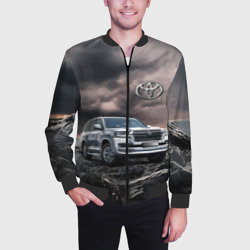 Мужской бомбер 3D Toyota Land Cruiser 200 среди скал - фото 2