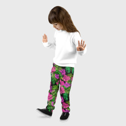 Детские брюки 3D Тропические листья и цветы на черном фоне - фото 2