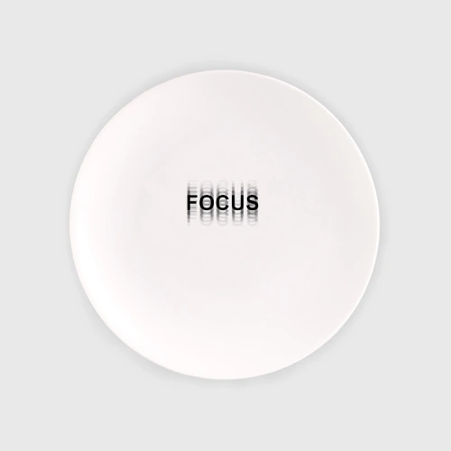 Тарелка Focus black - двоится пьяный расфокус