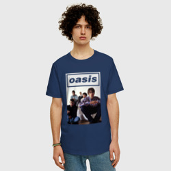 Футболка с принтом Рок-группа Oasis для женщины, вид на модели спереди №2. Цвет основы: темно-синий