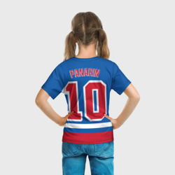 Футболка с принтом New York Rangers Панарин для ребенка, вид на модели сзади №3. Цвет основы: белый
