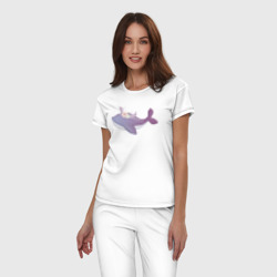 Пижама с принтом Милый кит с цветами для женщины, вид на модели спереди №2. Цвет основы: белый