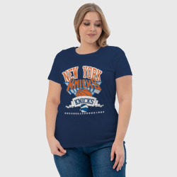 Футболка с принтом New York Knicks NBA для женщины, вид на модели спереди №4. Цвет основы: темно-синий