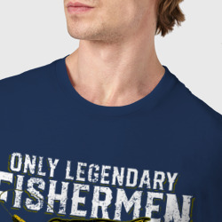 Футболка с принтом Только легендарные рыбаки рождаются в 1977 для мужчины, вид на модели спереди №4. Цвет основы: темно-синий
