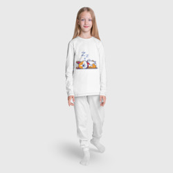 Пижама с принтом Сонный пёсик для ребенка, вид на модели спереди №3. Цвет основы: белый