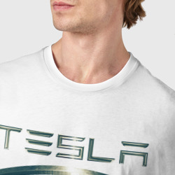 Футболка с принтом Tesla Logo | Тесла Логотип Карбон для мужчины, вид на модели спереди №4. Цвет основы: белый