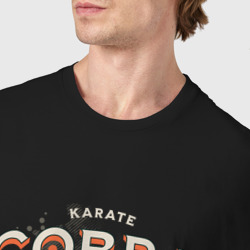 Футболка с принтом Кобра Кай - логотип с Коброй Cobra Kai Logo для мужчины, вид на модели спереди №4. Цвет основы: черный