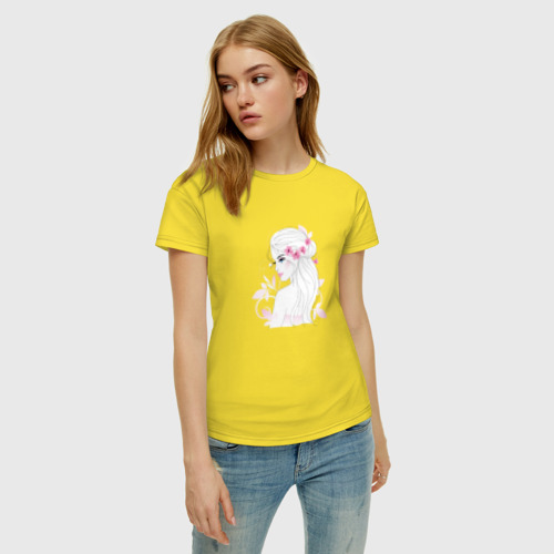 Женская футболка хлопок с принтом Блондинка с цветами, фото на моделе #1