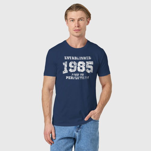 Мужская футболка хлопок Создано в 1985 году и доведено до совершенства, цвет темно-синий - фото 3