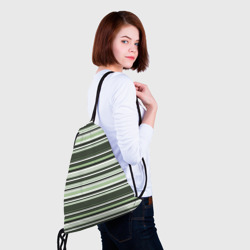 Рюкзак с принтом Горизонтальные зеленые  белые полосы для любого человека, вид спереди №4. Цвет основы: белый