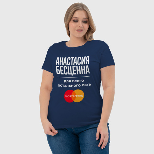 Женская футболка хлопок Анастасия Бесценна, для всего остального есть Mastercard, цвет темно-синий - фото 6