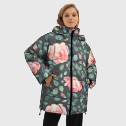 Женская зимняя куртка Oversize Розовые розы на сером фоне Цветы - фото 2