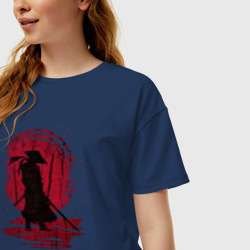 Женская футболка хлопок Oversize Самурай и красная луна - фото 2