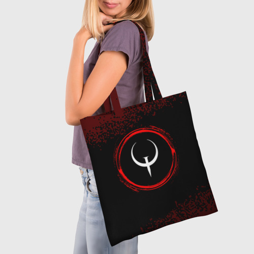 Шоппер 3D с принтом Символ Quake и краска вокруг на темном фоне, фото на моделе #1