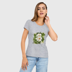 Женская футболка хлопок Slim Нежные белые цветы на зелёном акварельном фоне - фото 2