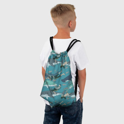 Рюкзак с принтом Ныряльщики и акулы - паттерн для любого человека, вид спереди №3. Цвет основы: белый