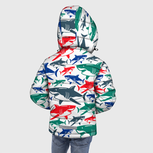 Зимняя куртка для мальчиков 3D с принтом Стая разноцветных акул - паттерн, вид сзади #2