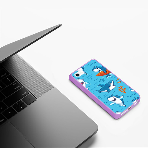 Чехол для iPhone 5/5S матовый Прикольные акулята - паттерн, цвет сиреневый - фото 5