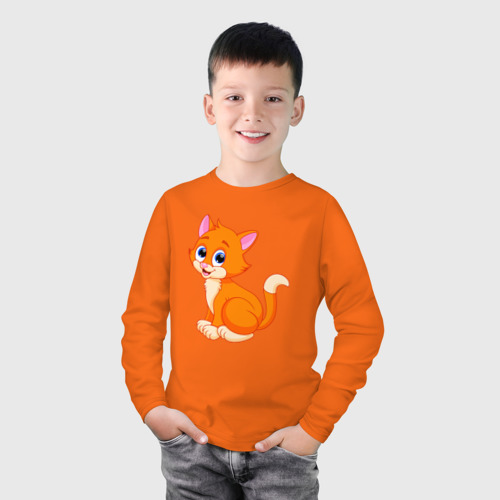 Детский лонгслив хлопок с принтом Оранжевый котик сидит и смотрит, фото на моделе #1