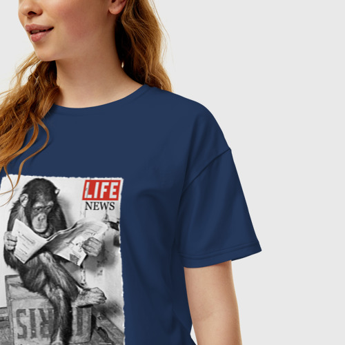Женская футболка хлопок Oversize с принтом LIFE NEWS:monkeys, фото на моделе #1