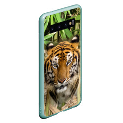 Чехол для Samsung Galaxy S10 Матёрый тигр в зарослях бамбука - фото 2