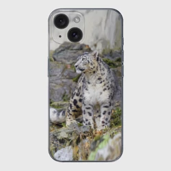 Чехол для iPhone 15 силиконовый с защитой камеры Снежный барс среди скал
