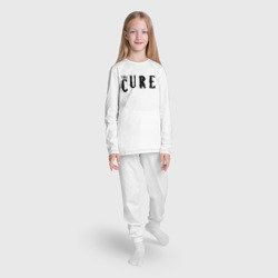 Пижама с принтом The Cure лого для ребенка, вид на модели спереди №3. Цвет основы: белый