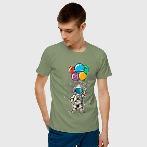 Мужская футболка хлопок с принтом Космонавт на воздушных шариках, фото на моделе #1