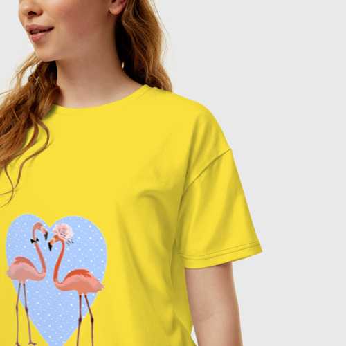 Женская футболка хлопок Oversize Розовые фламинго на фоне голубого сердца в горошек, цвет желтый - фото 3
