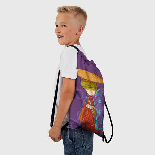 Рюкзак-мешок 3D Лягуха-самурай на фиолетовом фоне - фото 3