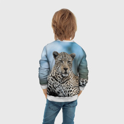 Свитшот с принтом Леопард африканский для ребенка, вид на модели сзади №3. Цвет основы: белый
