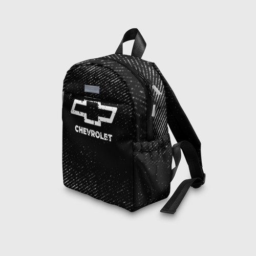 Детский рюкзак 3D с принтом Chevrolet с потертостями на темном фоне, вид сбоку #3