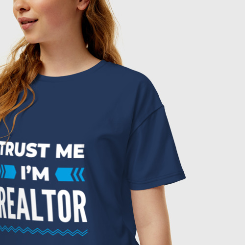 Женская футболка хлопок Oversize Trust me I'm realtor, цвет темно-синий - фото 3