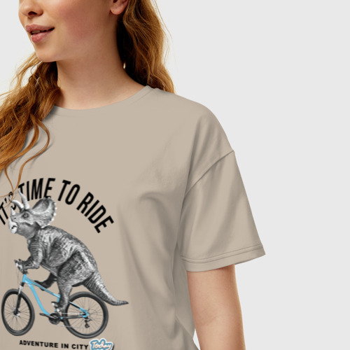 Женская футболка хлопок Oversize Путешествие на велосипеде, цвет миндальный - фото 3