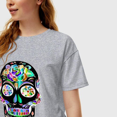 Женская футболка хлопок Oversize с принтом Чёрный мексиканский череп с разноцветными цветами, фото на моделе #1