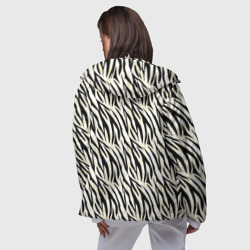 Ветровка с принтом Тигровый полосатый узор- черные  бежевые полосы на белом для женщины, вид на модели сзади №3. Цвет основы: белый