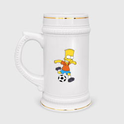 Кружка пивная Барт Симпсон бьёт по футбольному мячу