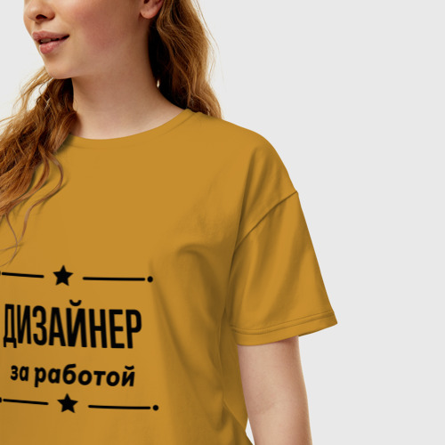 Женская футболка хлопок Oversize Дизайнер - за работой, цвет горчичный - фото 3