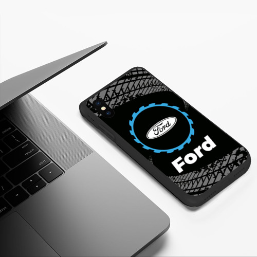 Чехол для iPhone XS Max матовый Ford в стиле Top Gear со следами шин на фоне - фото 5