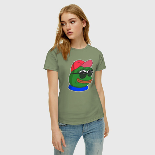 Женская футболка хлопок с принтом Лягушонок Пепе в очках и кепке модный, фото на моделе #1